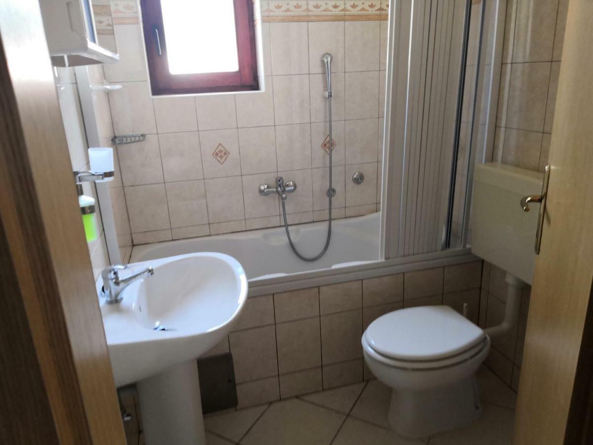 Laura And Nevio Apartments And Rooms Cres Exterior foto